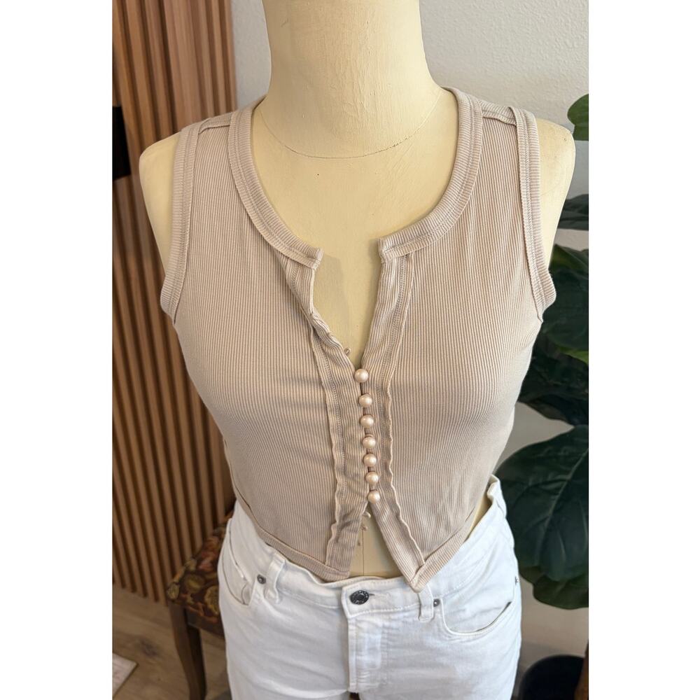 Sincerely Jules Women’s Large Beige Ribbed Pearl Button Cropped Tank Top